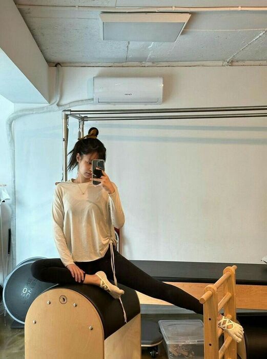 Jennie BLACKPINK Mirror Selfie