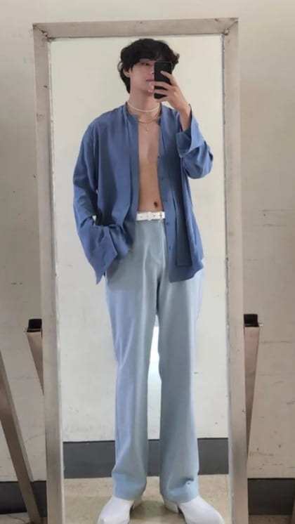 Kim Taehyung Mirror Selfie