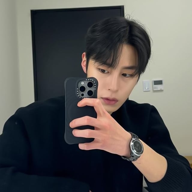 Lee Jae Wook Mirror Selfie