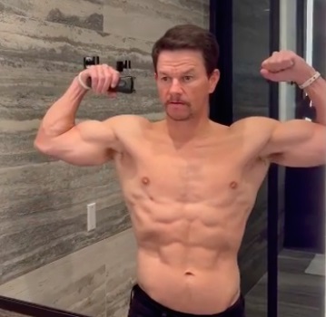 Mark Wahlberg Mirror Selfie